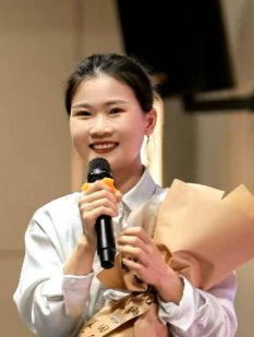李梁英.png